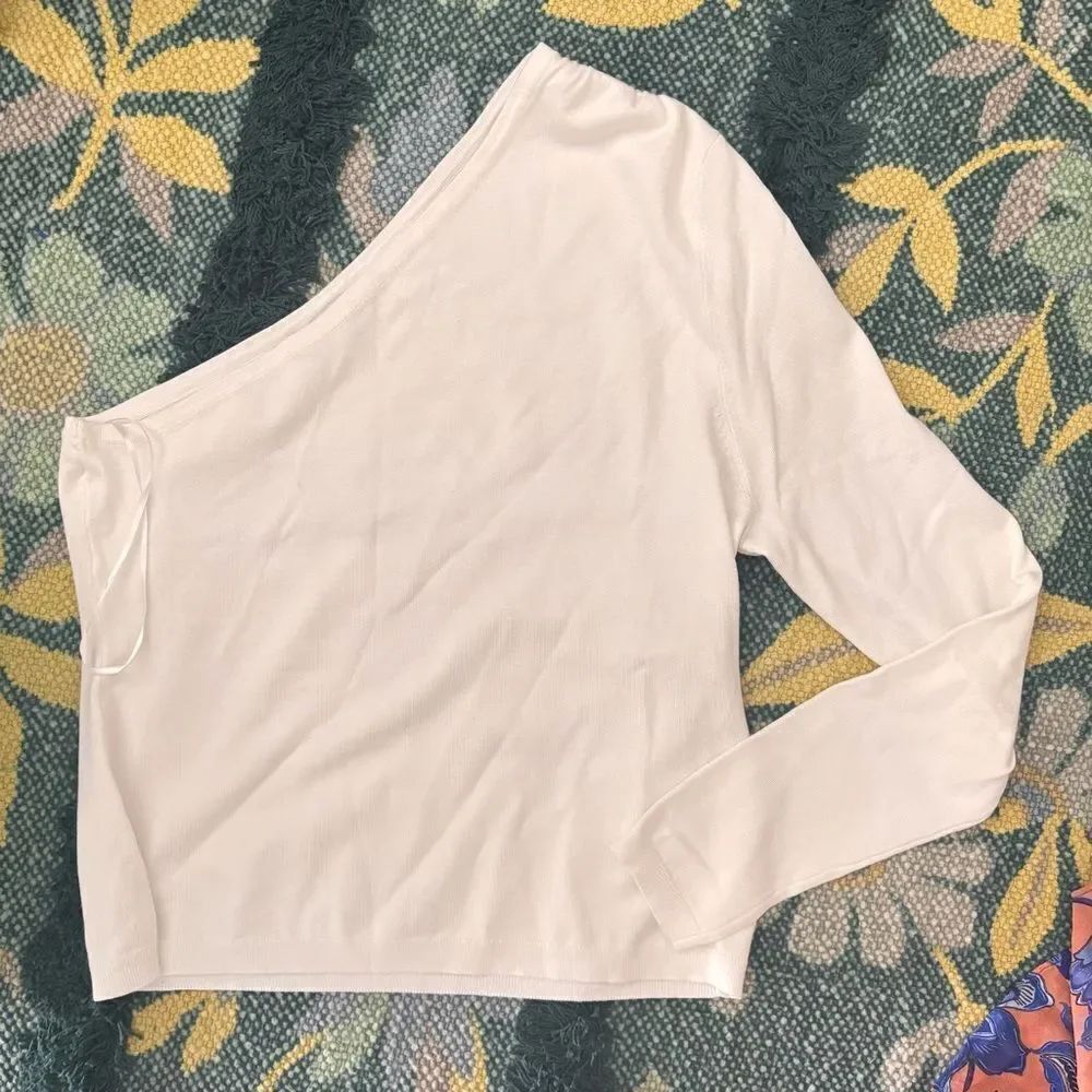 525 Ruched One shoulder sweater cream/white Medium
